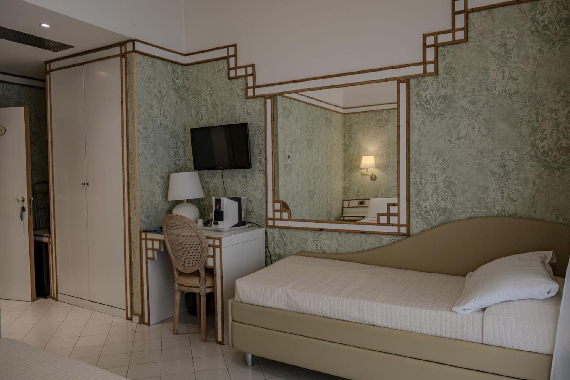 Hotel President - Vintage Hotel In Centro Riccione Exteriör bild