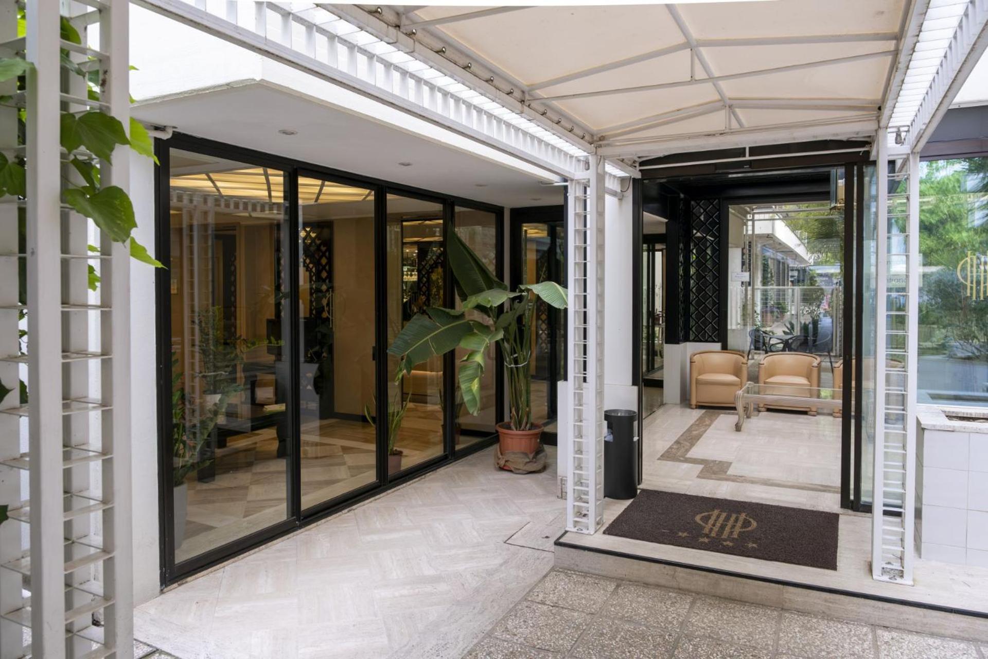Hotel President - Vintage Hotel In Centro Riccione Exteriör bild