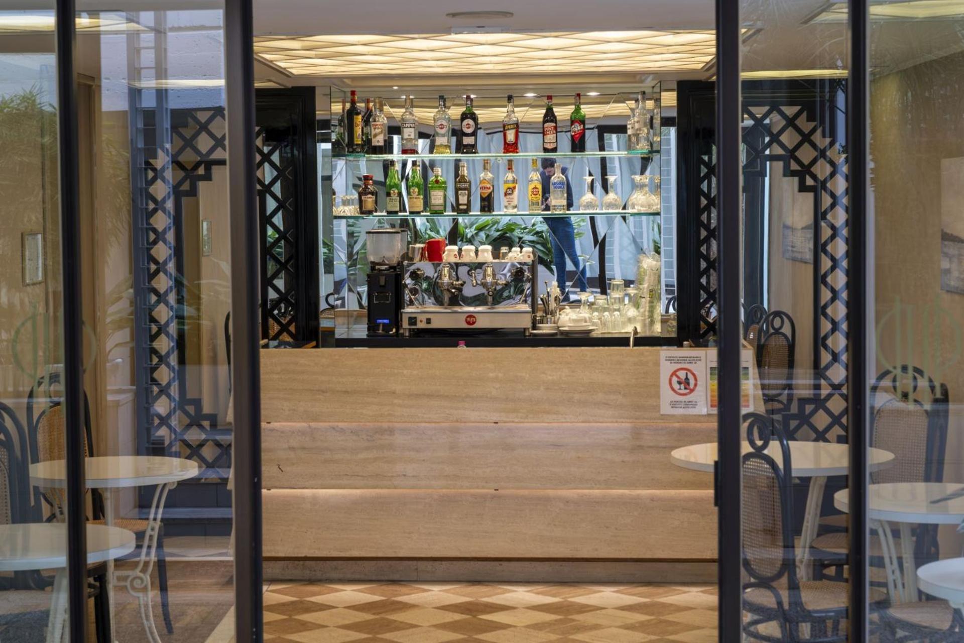 Hotel President - Vintage Hotel In Centro Riccione Exteriör bild
