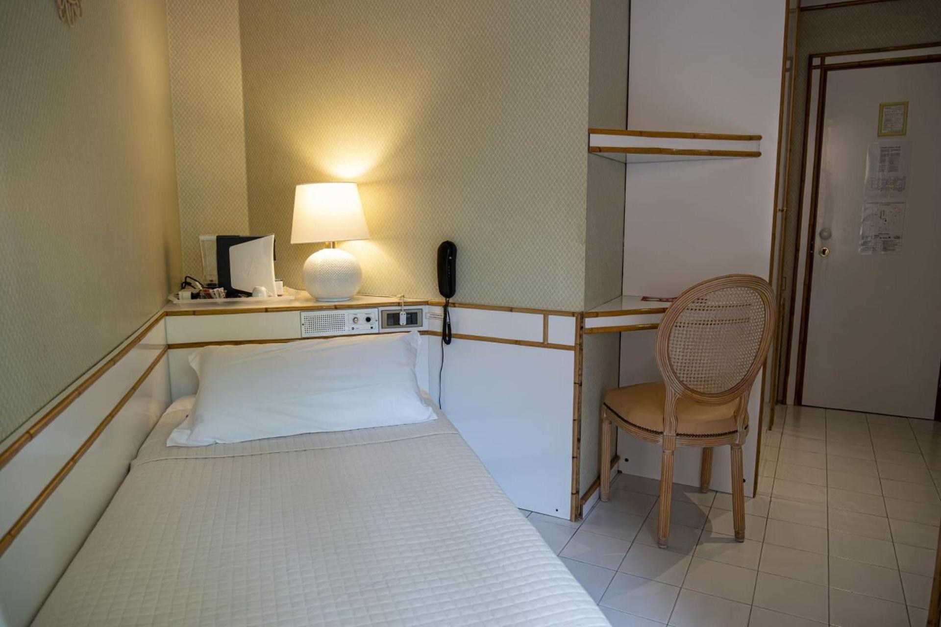 Hotel President - Vintage Hotel In Centro Riccione Rum bild